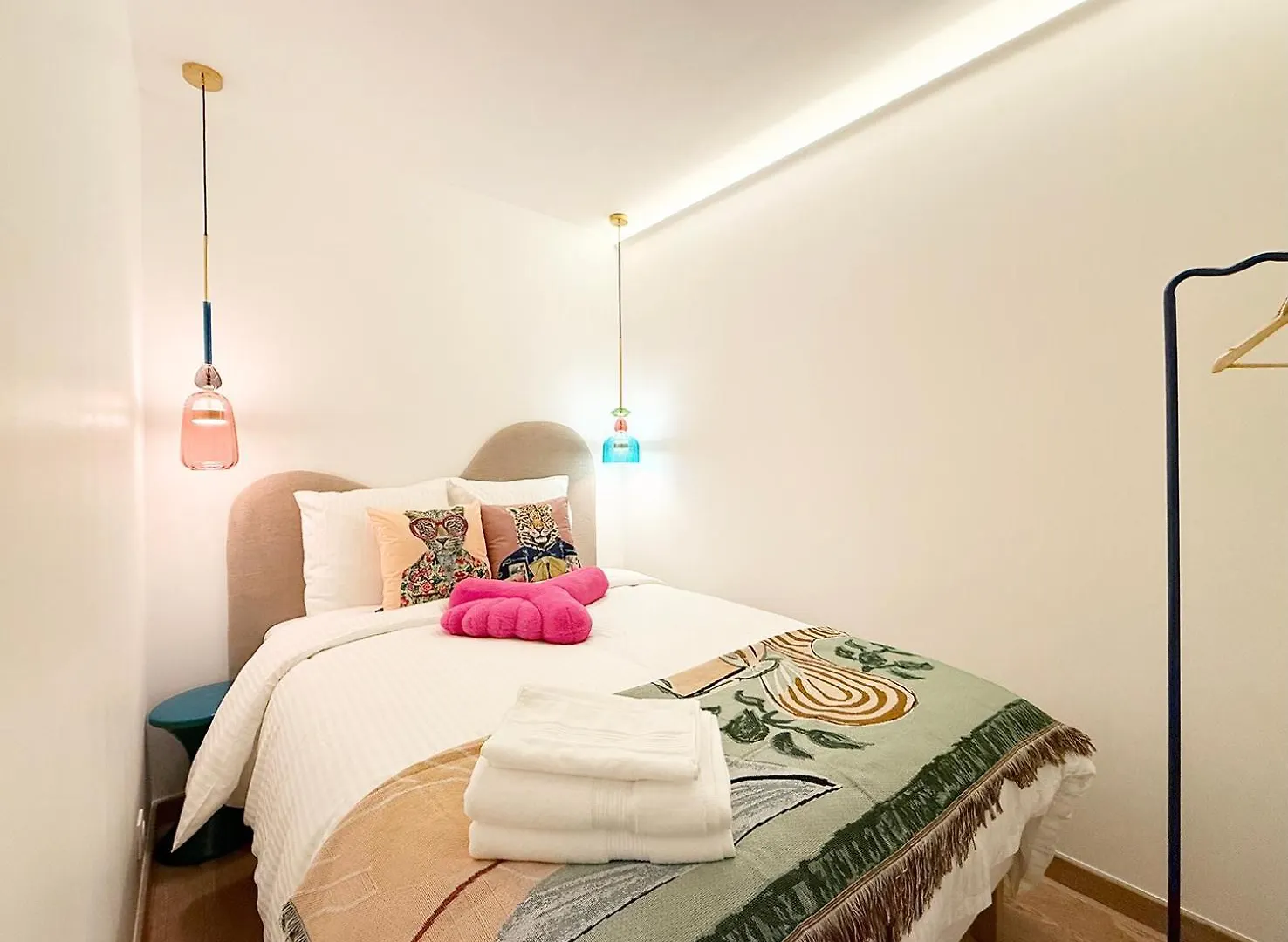 Pop Art & Vibrant Parisian Flat Apartment