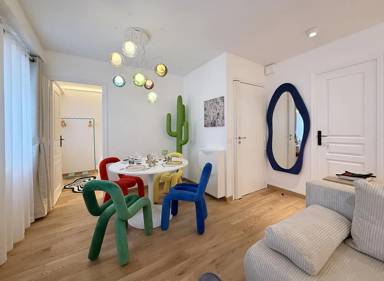 Pop Art & Vibrant Parisian Flat Apartment France